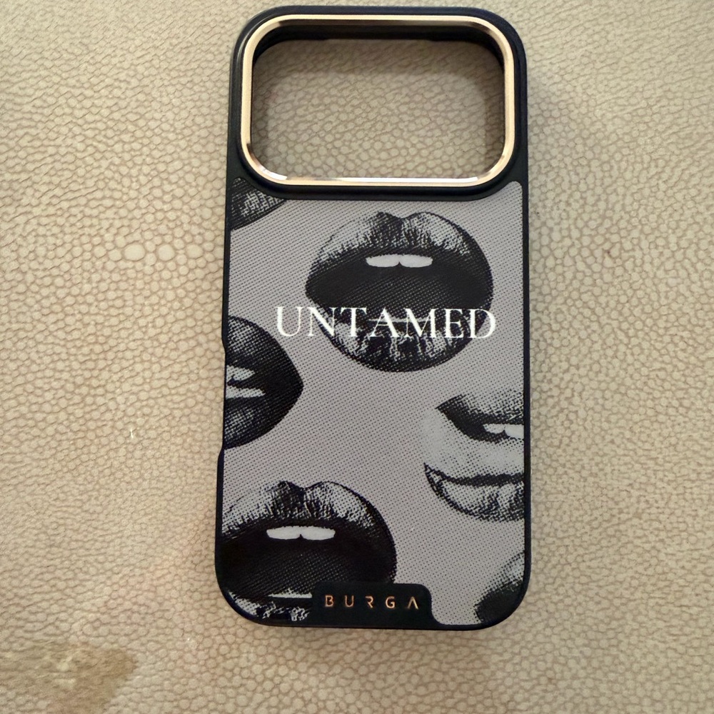 BURGA Black and Gray Lip Print Phone Case